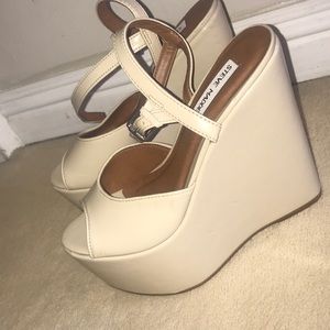 NEVER WORN STEVE MADDEN WEDGES